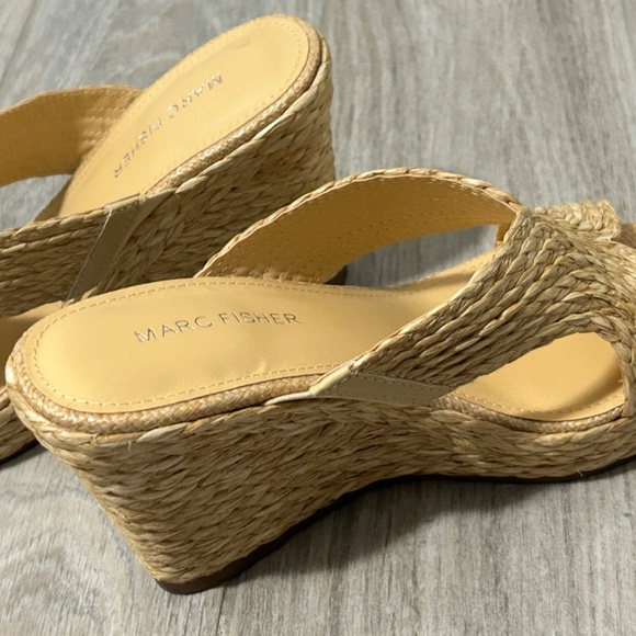LIKE NEW! Women's Marc Fisher Straw Wedge - 6.5 - Picture 6 of 10